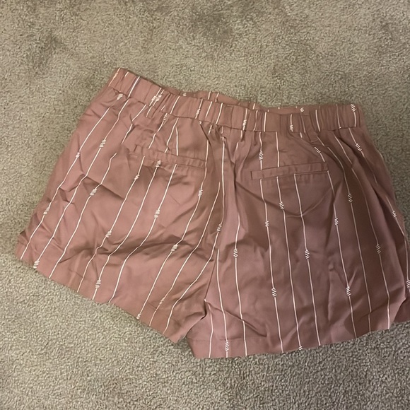 Pink shorts - Picture 4 of 5